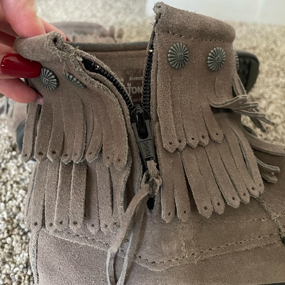 Minnetonka moccasin booties - Picture 5 of 7